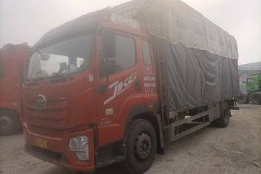 二手青岛解放 JK6中卡 240马力 4X2 6.75米仓栅式载货车(国五) 单桥 锡柴二手载货车 黄牌图片