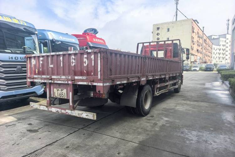 二手一汽解放 180马力 载货车