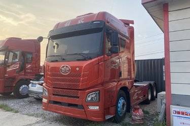 二手青岛解放 JH6重卡 领航版2.0 560马力 6X4 LNG自动档牵引车(国六) 双驱 潍柴二手牵引车 黄牌