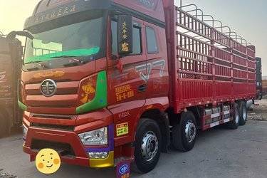 一汽解放 J7重卡 460马力 8X4 9.5米仓栅式载货车(国五) 前四后八 锡柴二手载货车 黄牌