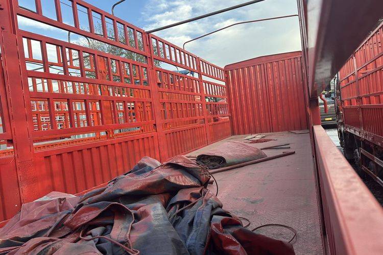 二手青岛解放 350马力 载货车