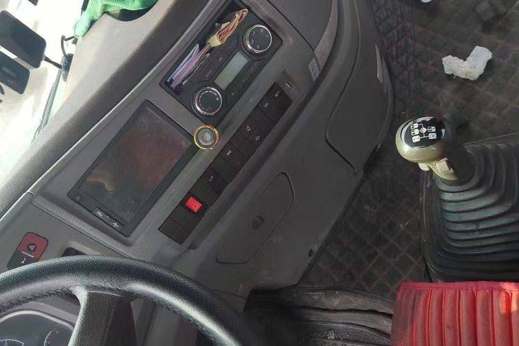 二手东风商用车 520马力 牵引车