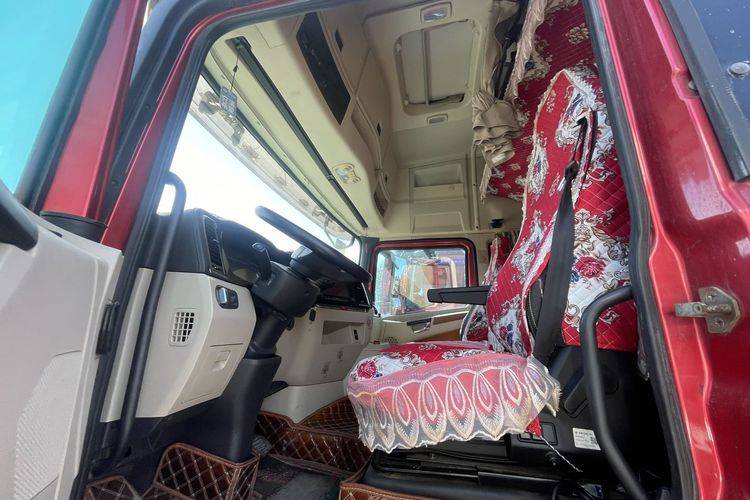 陕汽重卡 490马力 载货车