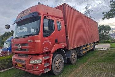 二手东风柳汽 乘龙M5重卡 240马力 6X2 9.6米排半载货车(底盘)(国四) 前四后四 玉柴二手载货车 黄牌图片