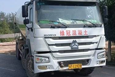 二手中国重汽 HOWO重卡 380马力 6X4 4.15方搅拌车底盘(国五) 后八轮 潍柴二手搅拌车图片