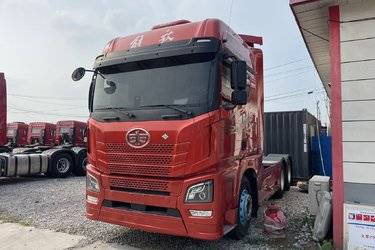 二手青岛解放 JH6重卡 领航版2.0 560马力 6X4 LNG牵引车(国六) 双驱 潍柴二手牵引车 黄牌图片