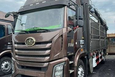 二手一汽解放 J6G 领航版 280马力 4X2 6.75米仓栅式载货车(国六) 单桥 大柴二手载货车 黄牌