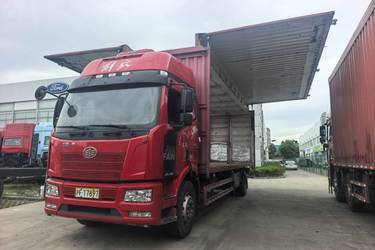 二手一汽解放 J6L 经典版 240马力 4X2 8.2米翼开启厢式载货车(国六) 单桥 大柴二手载货车 黄牌图片