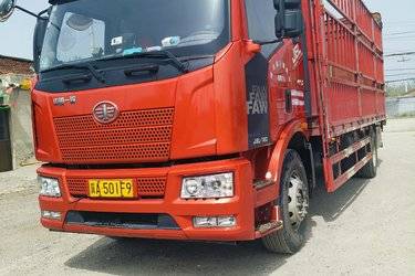 二手一汽解放 J6L中卡 创富版180马力 4X2 6.75米仓栅式载货车(国六) 单桥 大柴二手载货车 黄牌图片