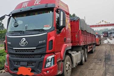 二手东风柳汽 乘龙H5 460马力 6X4 AMT自动档牵引车(国六) 双驱 潍柴二手牵引车 黄牌