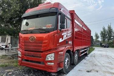 二手青岛解放 JH6重卡 领航版2.0 350马力 8X2 9.5米仓栅式载货车(国六) 前四后六 大柴二手载货车 黄牌图片