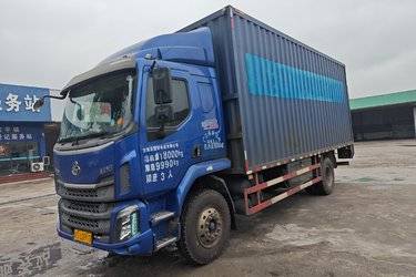 二手东风柳汽 新乘龙M3中卡 180马力 4X2 6.75米排半厢式载货车(国五) 单桥 玉柴二手载货车 黄牌