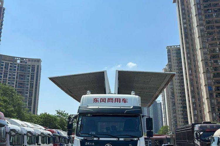 二手东风商用车 245马力 载货车