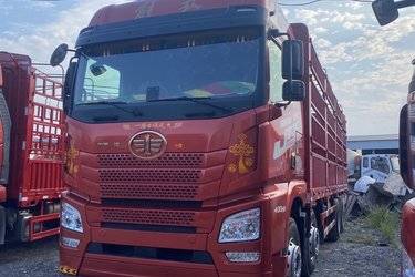 二手青岛解放 JH6重卡 领航版2.0 430马力 8X4 8.2米仓栅式载货车(一汽解放自动)(国五) 前四后八 潍柴二手载货车 黄牌图片