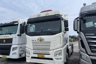 二手青岛解放 JH6重卡 550马力 6X4牵引车(国五) 双驱 锡柴二手牵引车 黄牌图片