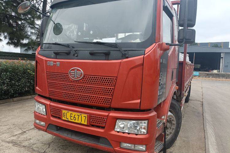 二手一汽解放 220马力 载货车