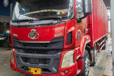 二手东风柳汽 乘龙H5中卡 240马力 6X2 9.8米厢式载货车底盘(国五) 前四后四 玉柴二手载货车 黄牌图片