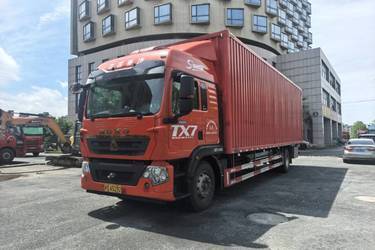 二手中国重汽 HOWO TX7 270马力 4X2 9.6米AMT自动档厢式载货车(国六) 单桥 曼二手载货车 黄牌