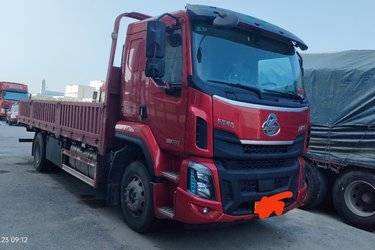 二手东风柳汽 乘龙H5中卡 240马力 4X2 6.8米栏板载货车(国六) 单桥 玉柴二手载货车 黄牌