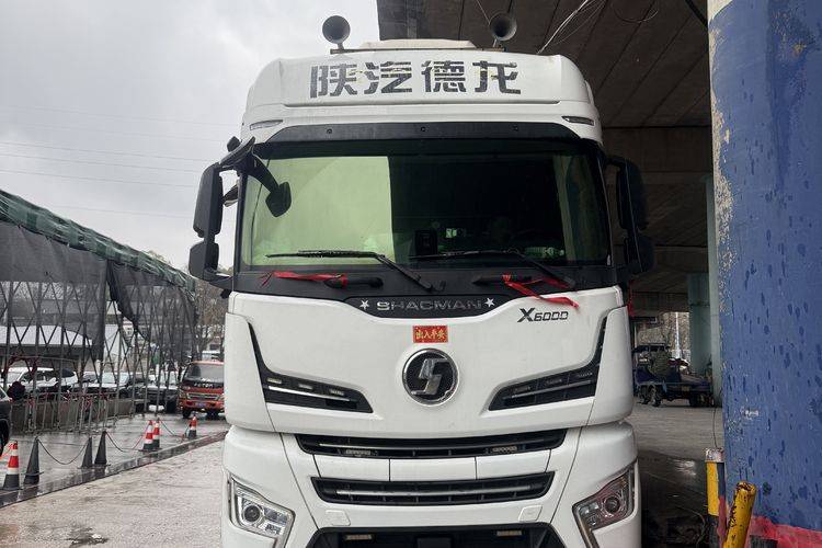二手陕汽重卡 680马力 牵引车