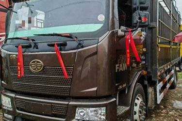二手一汽解放 J6L中卡 240马力 4X2 6.75米栏板载货车(国五) 单桥 大柴二手载货车 黄牌图片