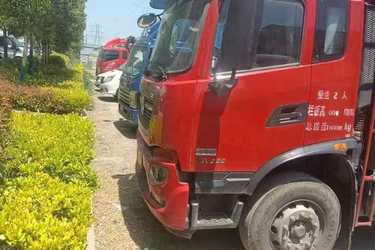 二手东风商用车 天锦KR 舒适版 260马力 6X2 6.8米仓栅式载货车(国六) 前四后四 福田康明斯二手载货车 黄牌