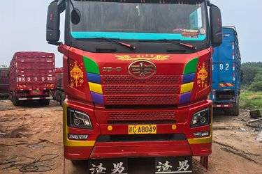 二手青岛解放 JH6重卡 领航版2.0 460马力 8X4 9.4米仓栅式载货车(国五) 前四后八 潍柴二手载货车 黄牌