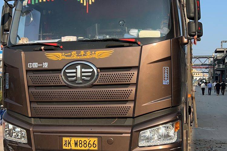 二手一汽解放 320马力 载货车