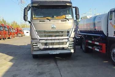 二手中国重汽 HOWO TH7重卡 540马力 6X4 AMT自动挡牵引车(国六) 双驱 曼二手牵引车 黄牌图片