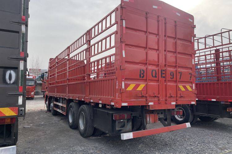 二手重汽汕德卡 480马力 载货车