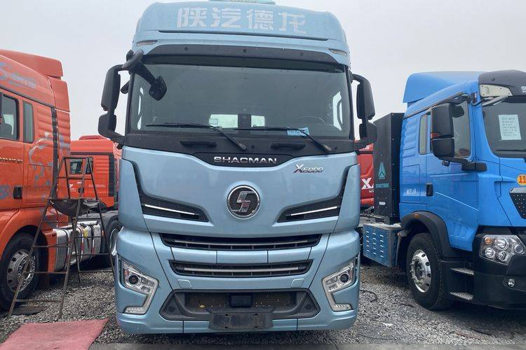 陕汽重卡 610马力 牵引车