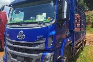 二手东风柳汽 乘龙H5中卡 240马力 4X2 6.8米仓栅式载货车(国五) 单桥 玉柴二手载货车 黄牌