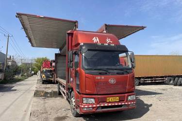 二手一汽解放 J6L中卡 2019款 220马力 8.2米厢式载货车(国五) 单桥 大柴二手载货车 黄牌