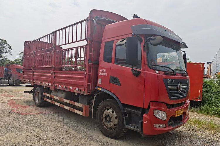 东风商用车 225马力 载货车