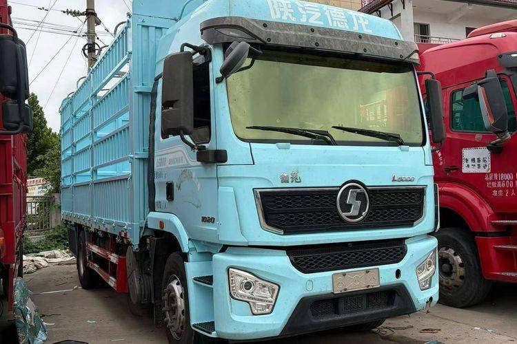 陕汽重卡 270马力 载货车