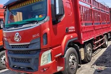 二手东风柳汽 乘龙H5中卡 270马力 6X2 7.8米仓栅式载货车(国五) 前四后四 玉柴二手载货车 黄牌