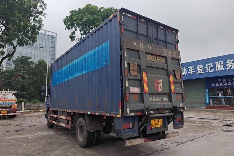 二手东风柳汽乘龙 180马力 载货车