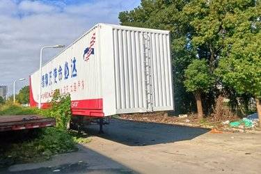 二手13.95米x2.55米 3轴 集装箱式半挂车
