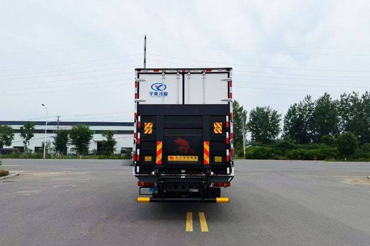重汽汕德卡 330马力 专用车