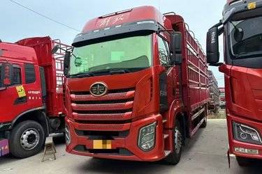 二手一汽解放 J6L中卡 精英版 260马力 4X2 6.75米仓栅式载货车(国六) 单桥 锡柴二手载货车 黄牌图片