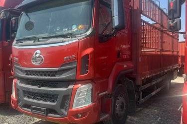 二手东风柳汽 乘龙H5中卡 240马力 4X2 6.8米仓栅式载货车(国五) 单桥 玉柴二手载货车 黄牌