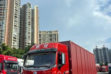 二手东风柳汽 乘龙H5中卡 290马力 6X2 9.6米厢式载货车(国五) 前四后四 玉柴二手载货车 黄牌图片