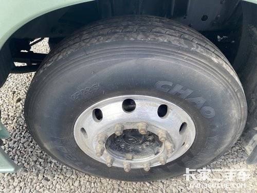 青岛解放 610马力 牵引车