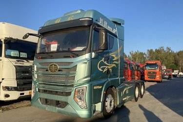 二手青岛解放 鹰途 商务舱 620马力 6X4 AMT自动挡牵引车(国六) 双驱 锡柴二手牵引车 黄牌图片
