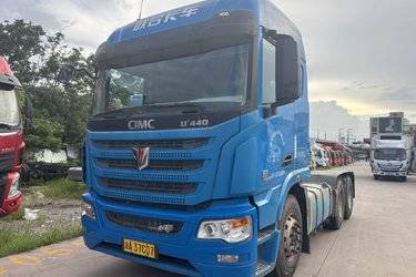 二手联合卡车 UX440重卡 440马力 6X4牵引车(国五) 双驱 玉柴二手牵引车 黄牌图片