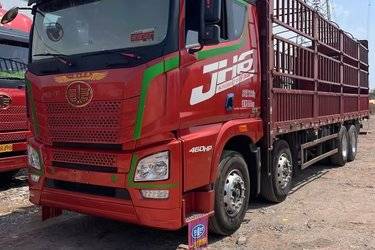 二手青岛解放 JH6重卡 460马力 8X4 9.4米仓栅式载货车(国五) 前四后八 潍柴二手载货车 黄牌图片