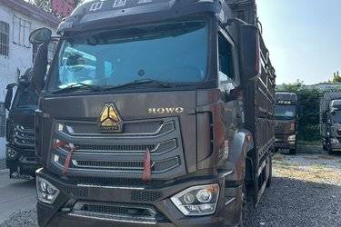 二手中国重汽 豪沃N5G中卡 270马力 4X2 6.75米仓栅式载货车(国六) 单桥 曼二手载货车 黄牌图片