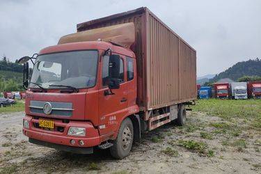 二手东风商用车 天锦中卡 160马力 4X2 6.8米厢式载货车(国五) 单桥 东风康明斯二手载货车 黄牌