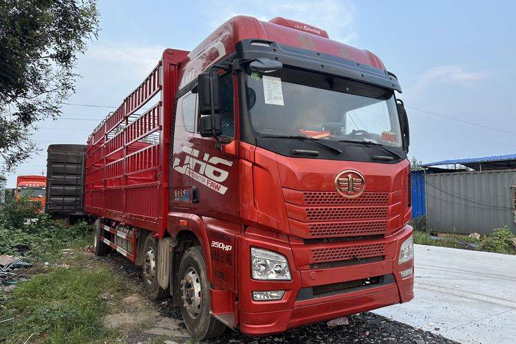 青岛解放 350马力 载货车