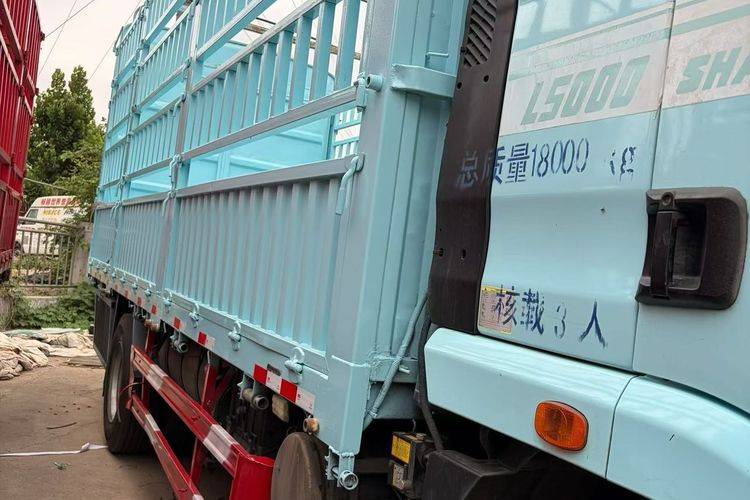陕汽重卡 270马力 载货车